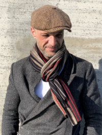 Herrenschal in Braun mit rotem Akzent - Ulrike Isensee